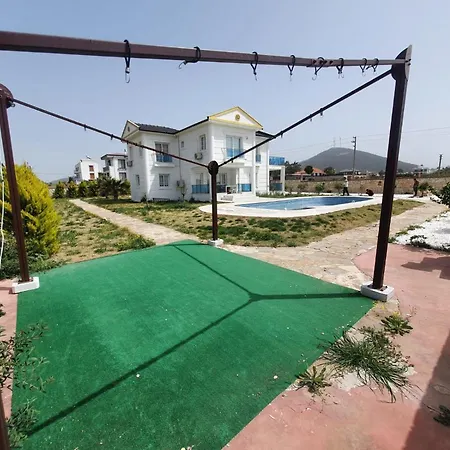 Luxury With Private Pool In Yesiltepe *