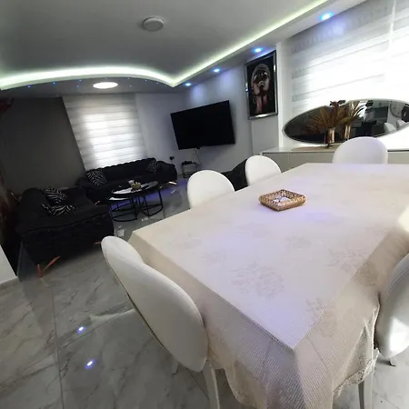 Luxury With Private Pool In Yesiltepe *